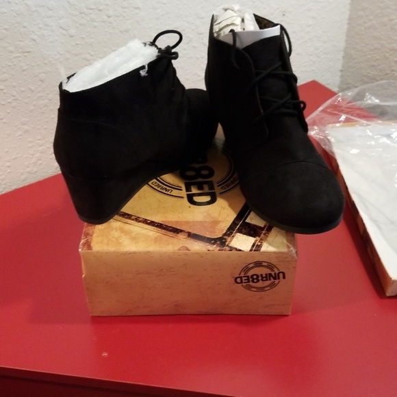 Boots - Picture 2 of 4